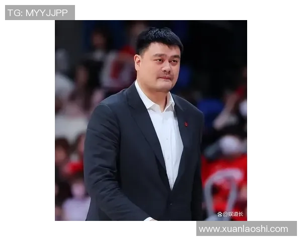 姚明近期生活照曝光展现运动员风采与个人魅力引发网友热议